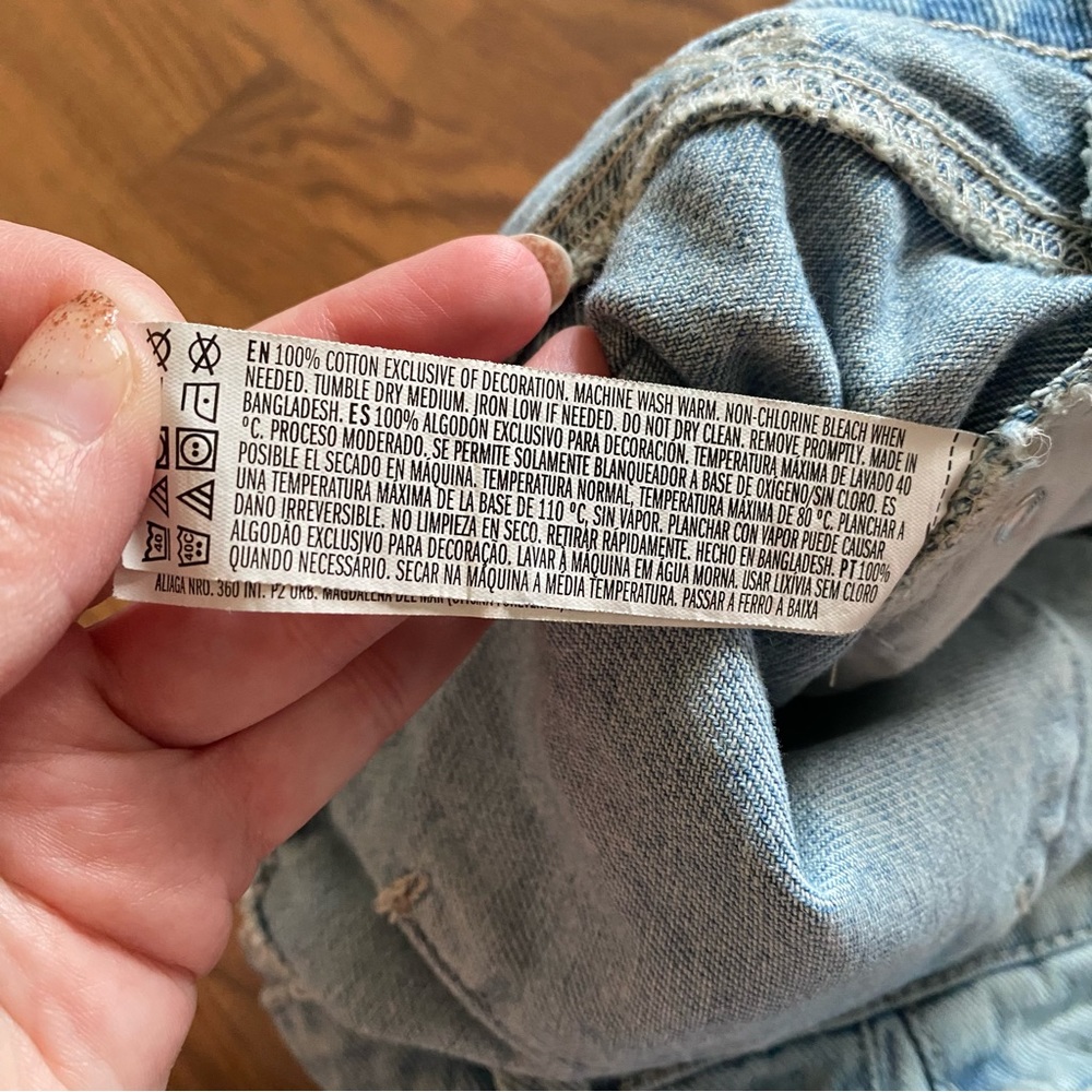 Forever 21 size 28 jean shorts - Picture 5 of 6